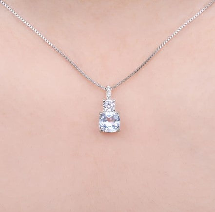 PINGENTE EM OURO BRANCO COM DIAMANTES E AGUA MARINHA