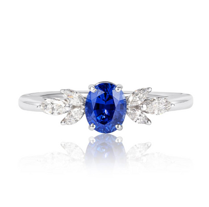 Anel em Ouro Branco 18K com Diamantes e Safira
