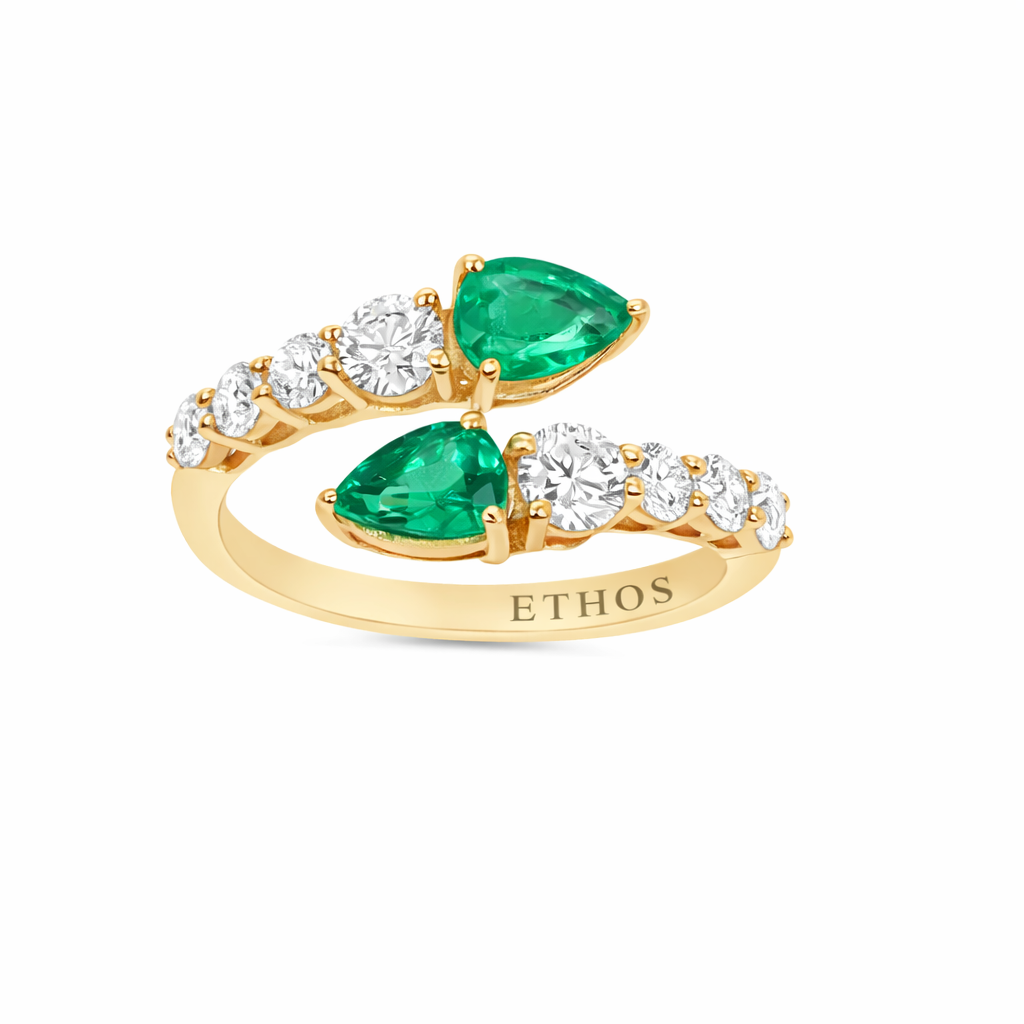 Anel em Ouro Amarelo 18K com Diamantes e Esmeraldas